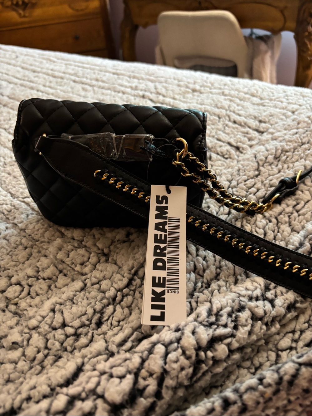 Like Dreams Black Quilted Flap Crossbody Bag Gold Chain Mini Purse - Picture 5 of 10